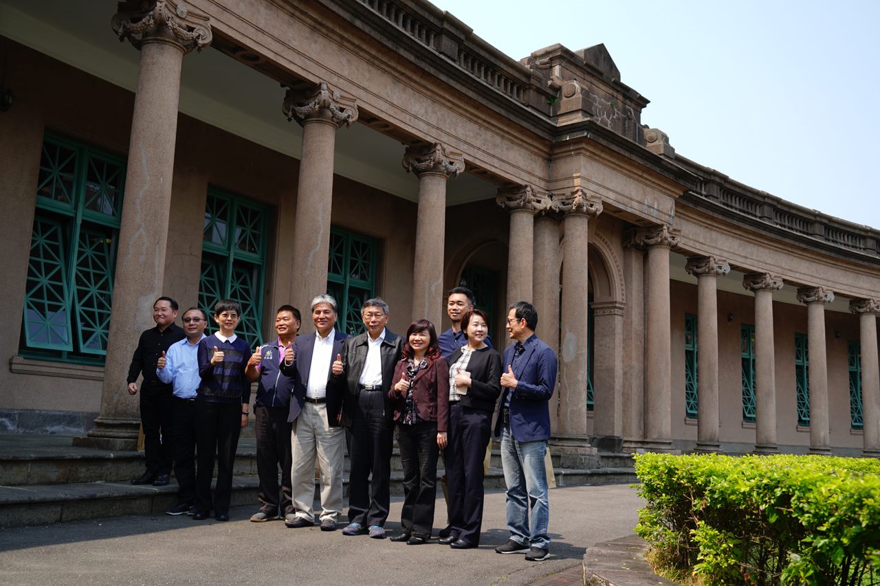 Mayor Ko and city officials at Taipei Water Museum