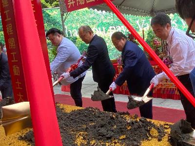 Dignitaries at the groundbreaking ceremony