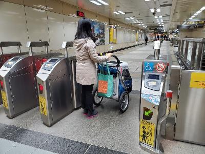 MRT passenger with pet carrier