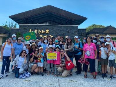 Participants of a group tour outside Taipei Zoo