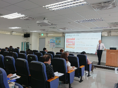 Participants attending the labor management meeting class
