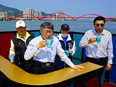 Mayor and city officials at Guandu Wharf