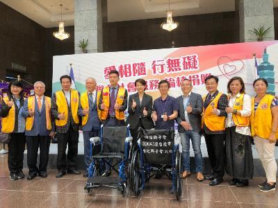 City officials and Lions Club members at the donation ceremony