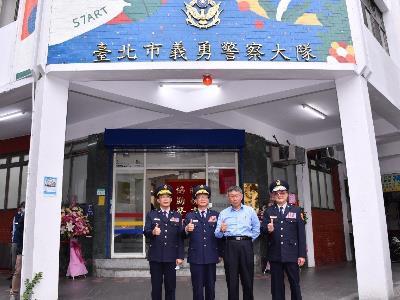 Mayor and police officials at the inauguration of the volunteer police building