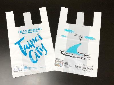 The second limited edition designated trash bags with Jimmy Liao’s illustration.
