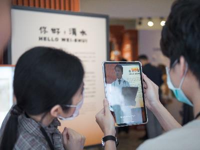 Accessing the exhibition guide clip via tablet at Wei-shui Station