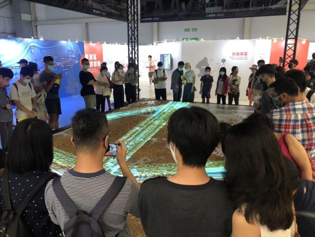 Crowds at the Taipei Expo