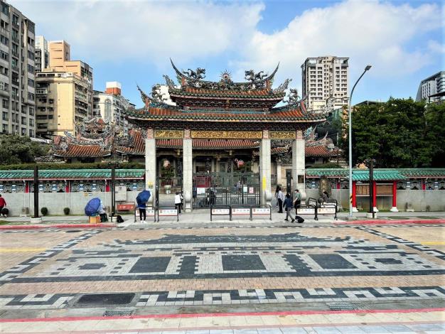 Longshan Temple and the overhauled Guangzhou Street