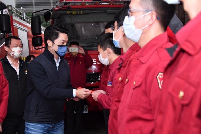 Mayor Chiang visiting a local fire station before Chinese New Year