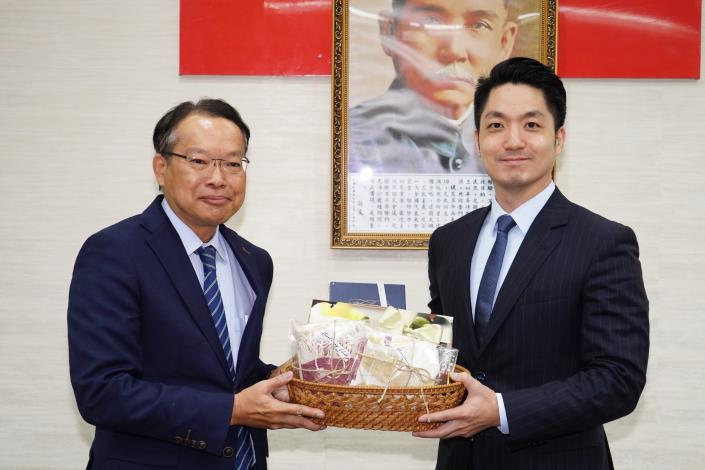 Mayor Chiang with Representative Janprajak