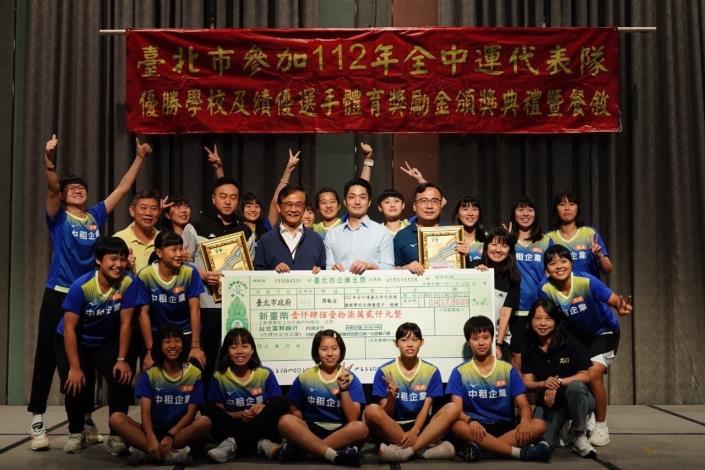 Mayor and athletes of Taipei's team