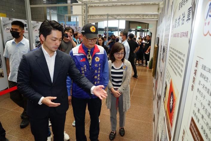 Mayor Chiang visits the exhibition spotlighting the military academy's history