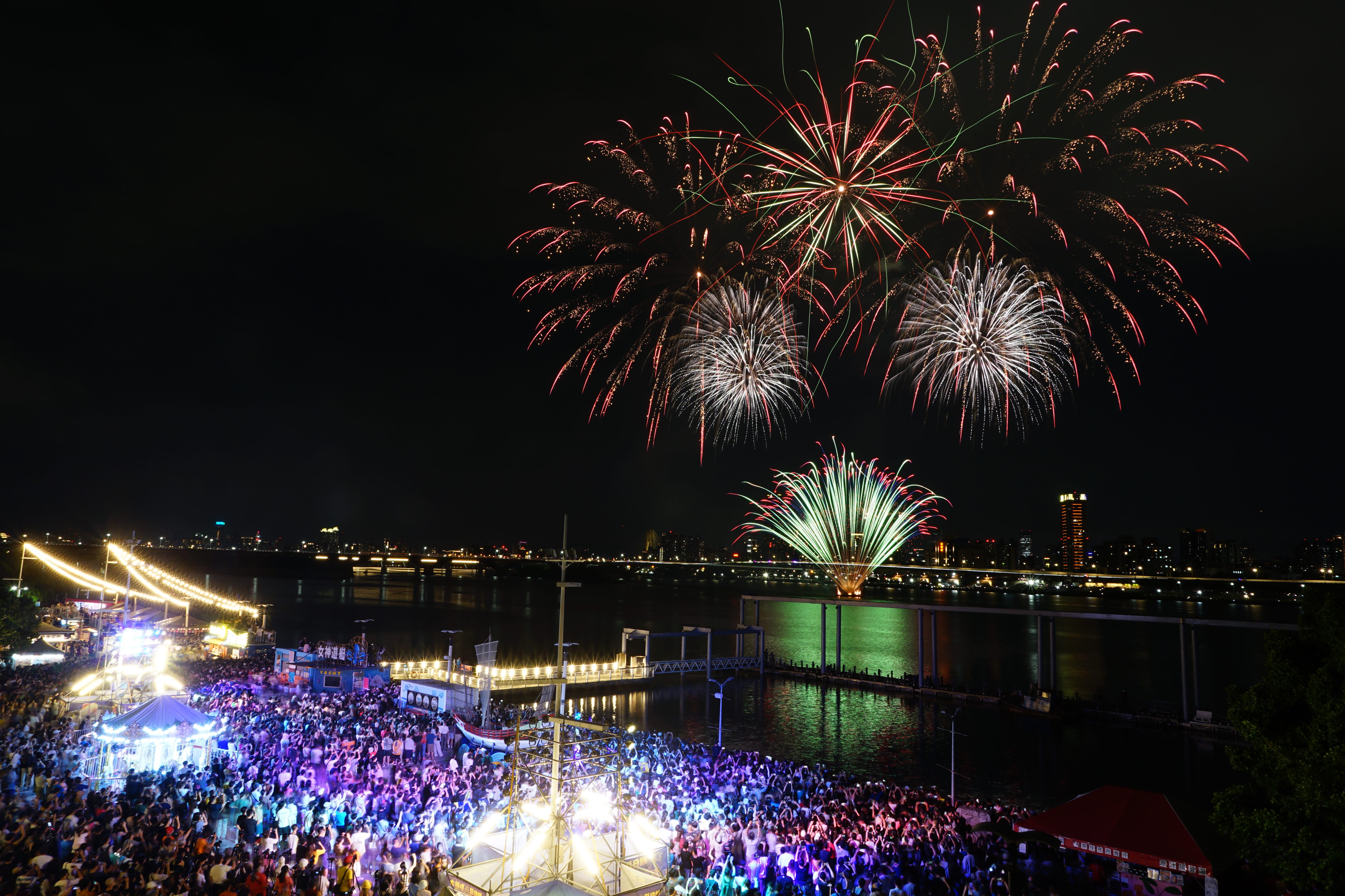 Dadaocheng Summer Festival fireworks
