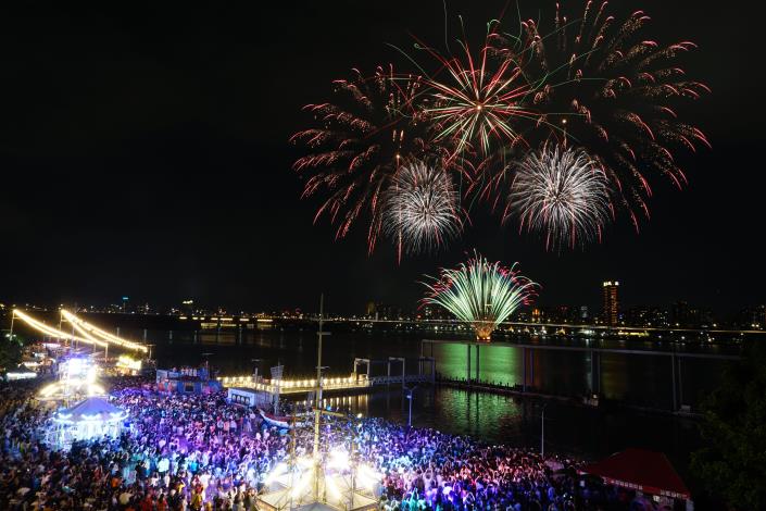 Dadaocheng Summer Festival fireworks