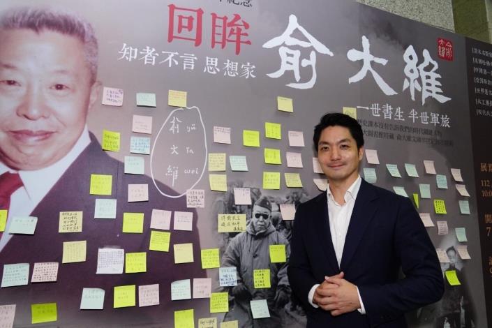 Mayor visiting the exhibition at NTU Library