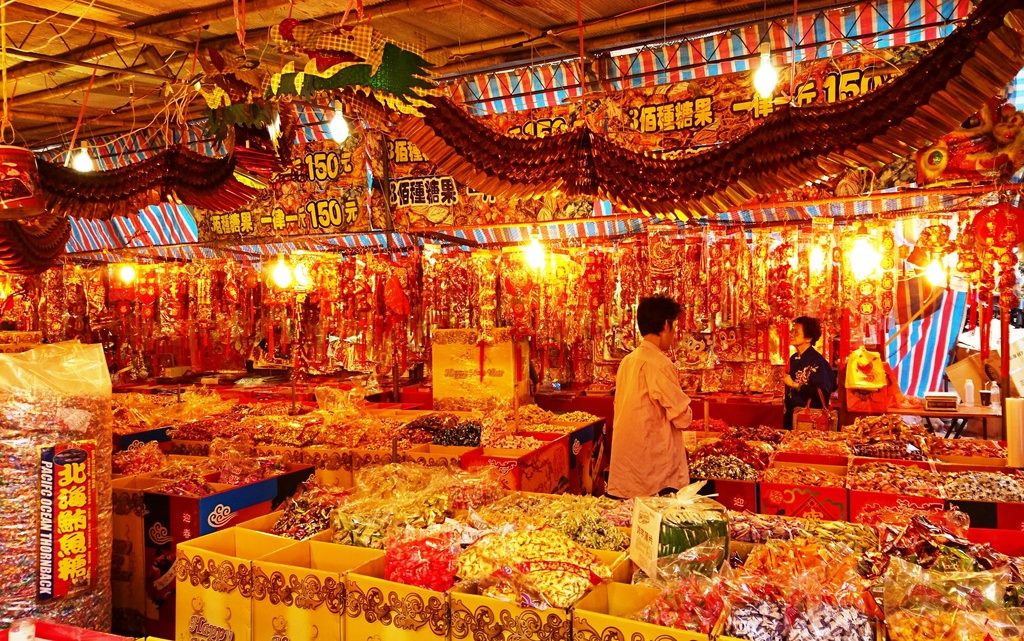 CNY street bazaar features a variety of goods