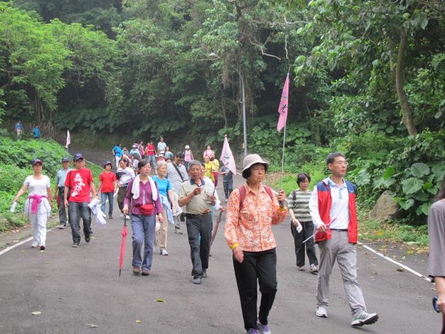 1010415邀請里長暨里民參加登山健行活動