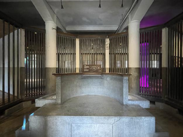 扇形拘留室(監視臺)