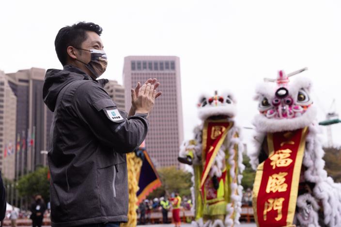 蔣萬安市長出席觀賞台灣燈會踩街遊行