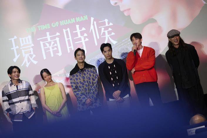 李鼎導演(右起)與王庭勻、余晉、夏騰宏、王渝屏和宋柏緯演員同台宣傳