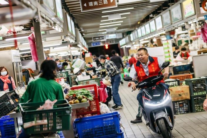 《環南時候》劇照。臺北萬華「環南市場」，擁有有機蔬果、熱食區等八大類型食材攤商。