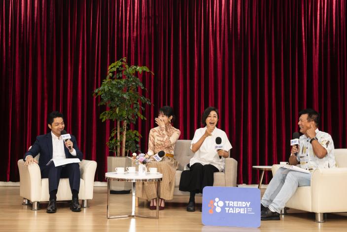 左起:臺北市長蔣萬安、臺北流行音樂中心董事長黃韻玲、田中千繪、文化局蔡詩萍局長