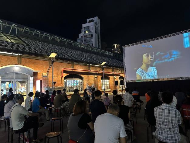 6月於西門紅樓舉辦「電影中的臺北」星光電影院，電影《油麻菜籽》戶外放映實況