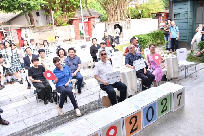 「臺北文學館籌備處開展暨文學館選址」宣告記者會，臺北市郭昭巖議員、王欣儀議員及文學界、出版界代表也到場支持。