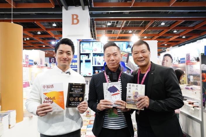 於城邦文化參觀購書