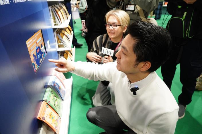 參觀童書主題館，並體驗AI客製化書單