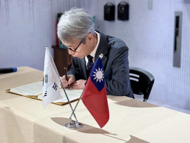 濟州4.3平和財團理事長金鍾旻簽屬MOU