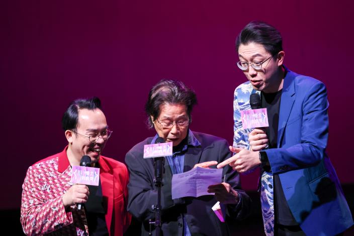 主持人與吳靜吉博士共同揭撓作品獎入圍名單