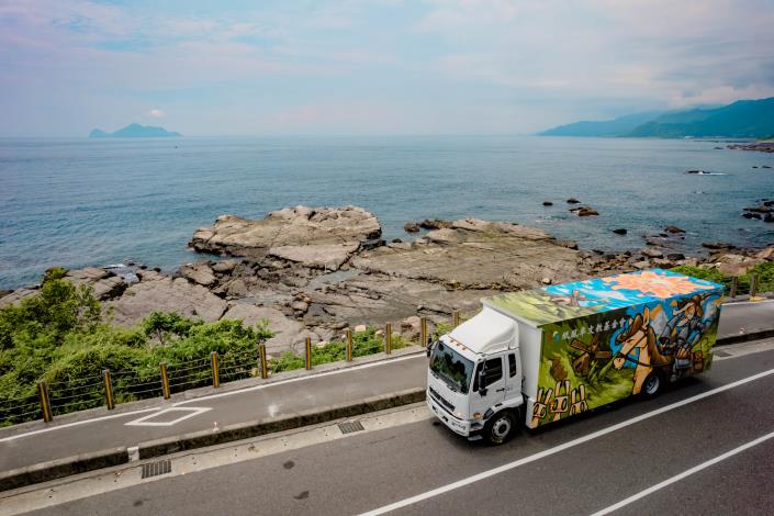 《紙風車臺灣鄉村卡車藝術工程》 (照片為紙風車文教基金會提供)