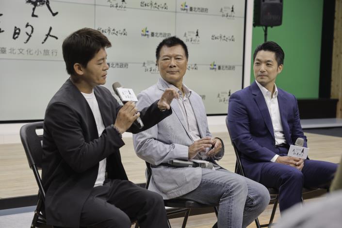 謝哲青分享,他在自己創作的《早知道就待在家》書中,寫下「出走,是為了回家」,他表示「這不是一句口號,而是我多年來旅行與生活中,最深刻的體會」