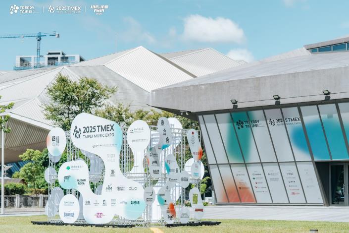 北流文化館前精神堡壘，歡迎大家來拍照打卡!