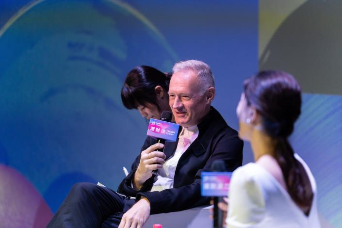 來自美國國際講者Todd Eckert分享以混合實境(MR)結合科技與影像的創作歷程。