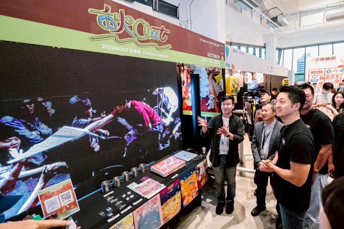 114年9月1日 蔣市長於潮臺北TMEX攤位與音樂產業業者交流