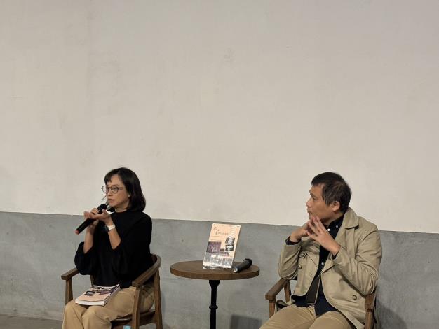 作家張惠菁(左)與學者李律鋒(右)