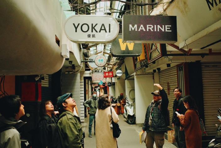 信義公民會館講師陳奕峰導覽五分埔商圈