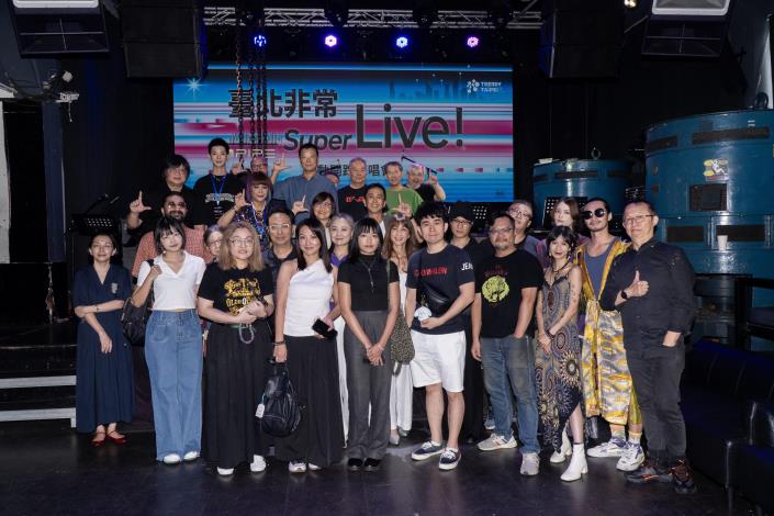 2025臺北非常Live記者會上，林奕華副市長以及響應場館代表合影