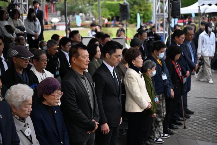 全體與會者共同默哀