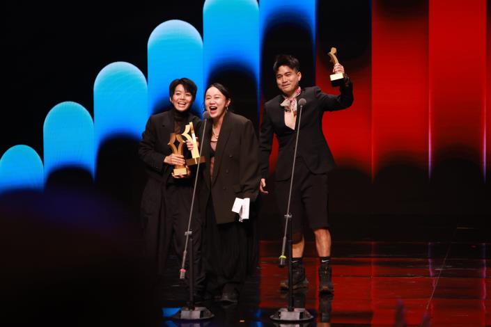 最佳導演獎-洪千涵、洪唯堯、曾睿琁 明日和合製作所《FAMILY TRIANGLE：二生三，三生萬物》