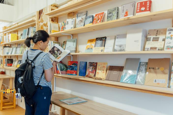 B區進駐單位—獨立書店「翫書苑心駐所」。（照片來源：蟾蜍山煥民新村）