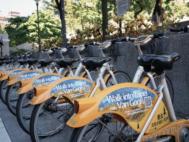 YouBike微笑單車官方響應活動加碼100組YouBike與文化小旅行聯名LED磁吸小燈箱，用低碳行動響應臺北文化小旅行 