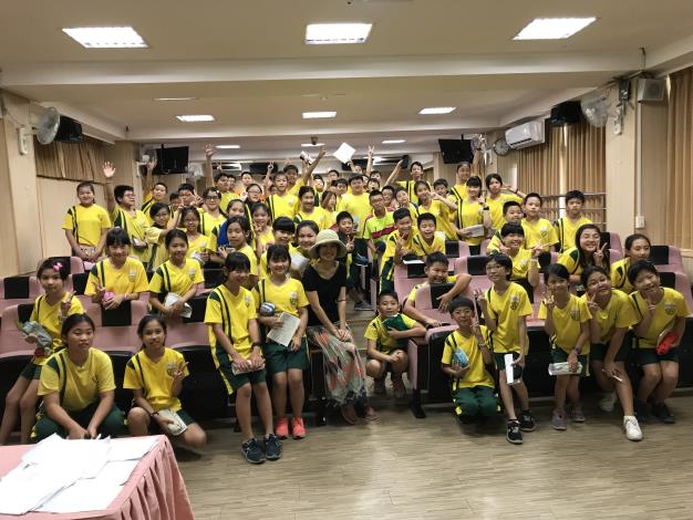 2018臺北詩歌節前導活動邀請詩人廖瞇進入國小校園跟學生分享詩歌。