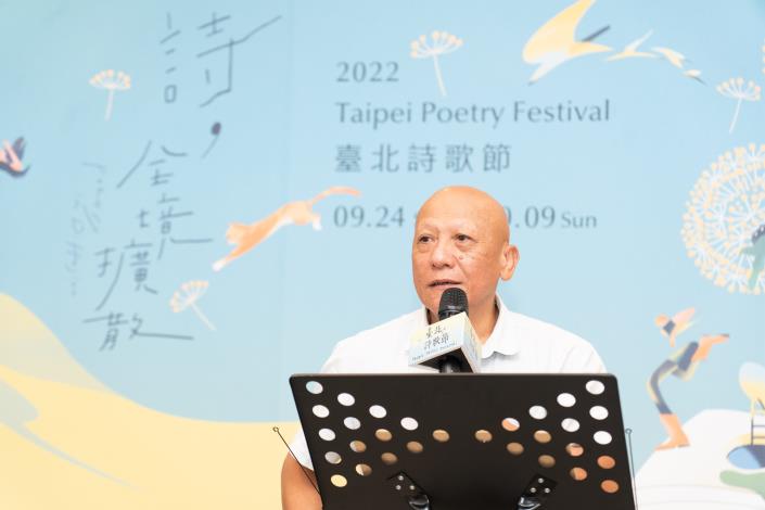 焦點詩人卜袞．伊斯瑪哈單．伊斯立端於記者會朗誦作品〈臺北的詩〉