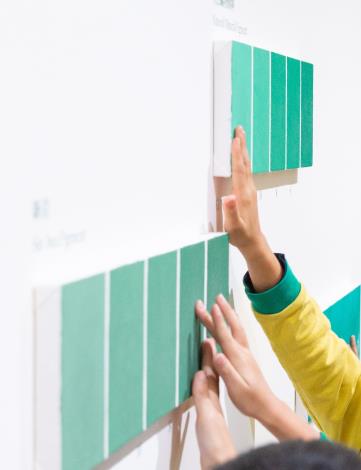 本次展覽於尾端規劃公眾計畫「膠彩自習室」，以豐富、詳盡的膠彩繪畫材料與工具，讓學童進一步認識膠彩的媒材魅力。