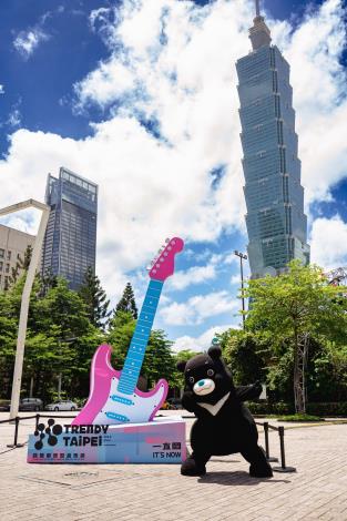 潮臺北巨型吉他在臺北市府前廣場亮相