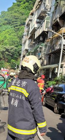 1130508-本市內湖區環山路一處公寓火警協勤 (2)