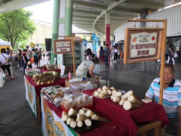 農民市集買筍趣